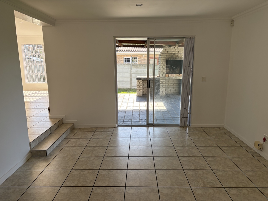3 Bedroom Property for Sale in Uitzicht Western Cape
